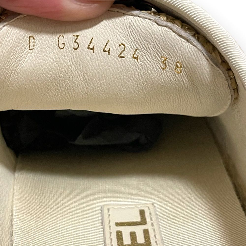 CHANEL 2019 Interlocking CC Logo Espadrille Sneakers
|Size: 8 | IT 38| - Picture 5 of 11